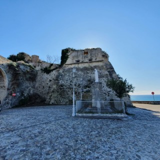 Il Castello Ruffo di San Lucido, una fortezza sul mare