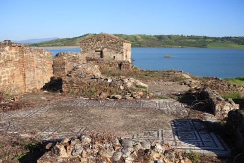 La Domus romana di Roggiano Gravina sul lago dell'Esaro