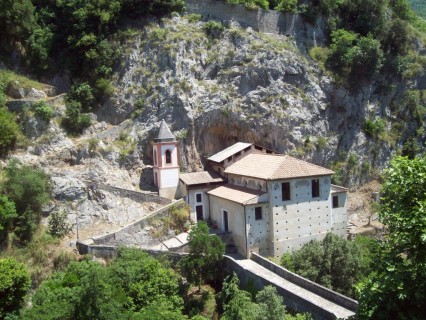 Papasidero e il Santuario della Madonna di Costantinopoli