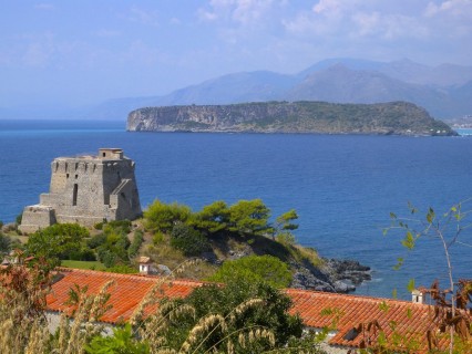 La Torre di Crawford e i suoi vampiri a San Nicola Arcella