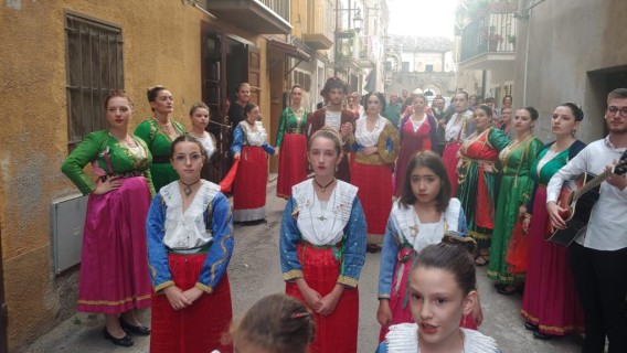 Tri Gra, tre grandi donne di Firmo celebrate nella parata storica arbëreshe