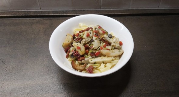 Tagliatelle del Pollino, con funghi porcini e pomodorini secchi
